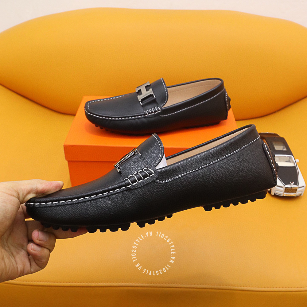 Chất liệu da của đôi giày Hermes màu đen