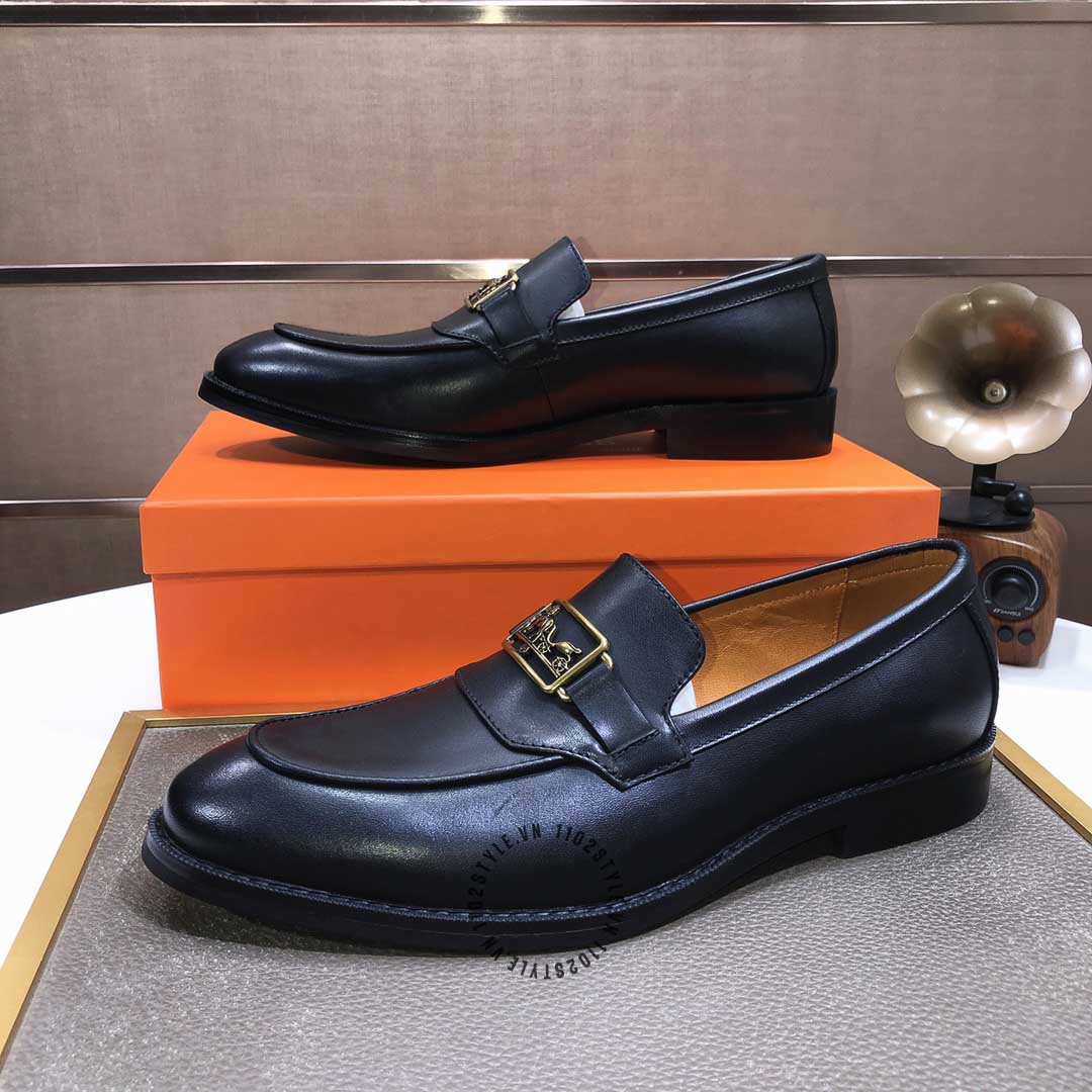 Chất liệu da của đôi giày Hermes màu đen 