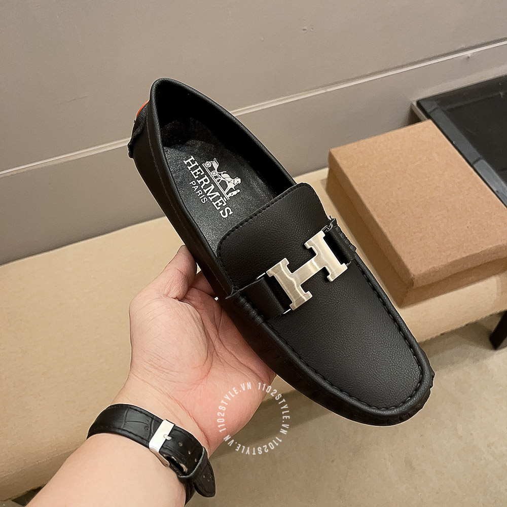 Chất liệu da của đôi giày Hermes màu đen