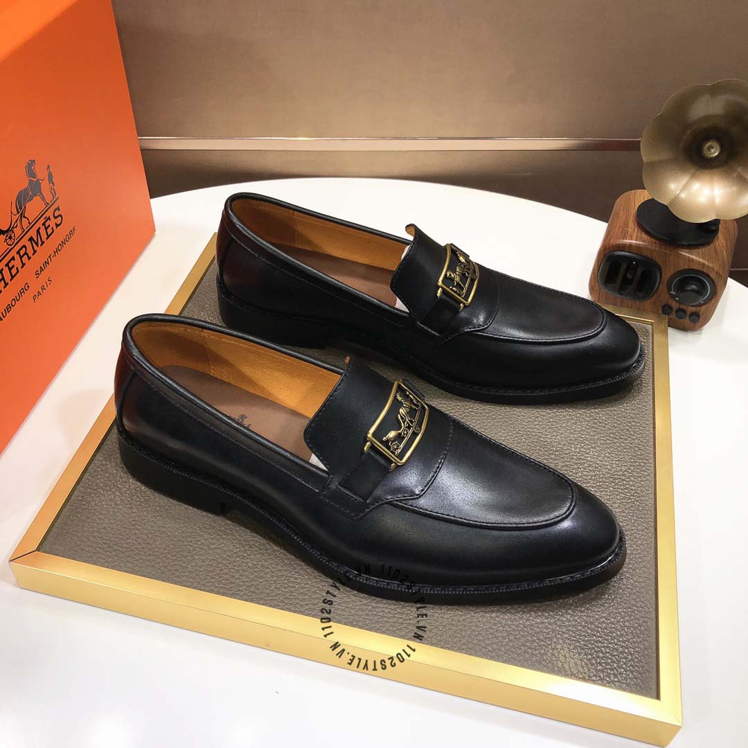 Thiết kế của đôi giày Hermes màu đen 