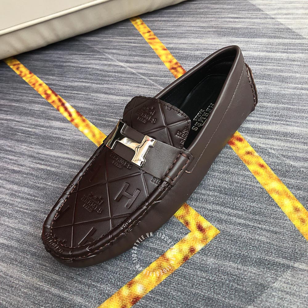 Độ hoàn thiện của đôi giày lười Hermes nâu