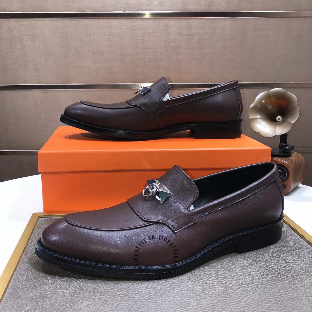 Màu sắc chủ đạo của đôi giày Hermes màu nâu