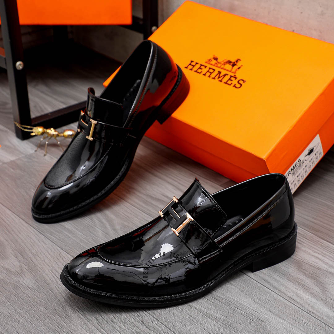 Kiểu dáng và thiết kế của đôi giày Hermes màu đen bóng