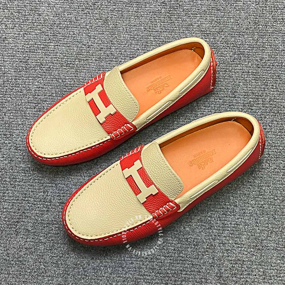 Kiểu dáng và thiết kế của đôi giày Hermes màu đỏ phối be