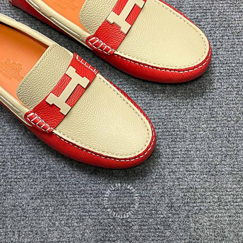 Màu sắc chủ đạo của đôi giày Hermes màu đỏ phối be