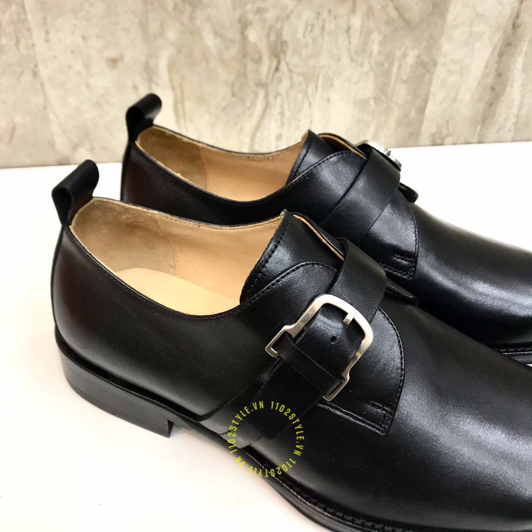 Độ hoàn thiện của đôi giày Hermes màu đen