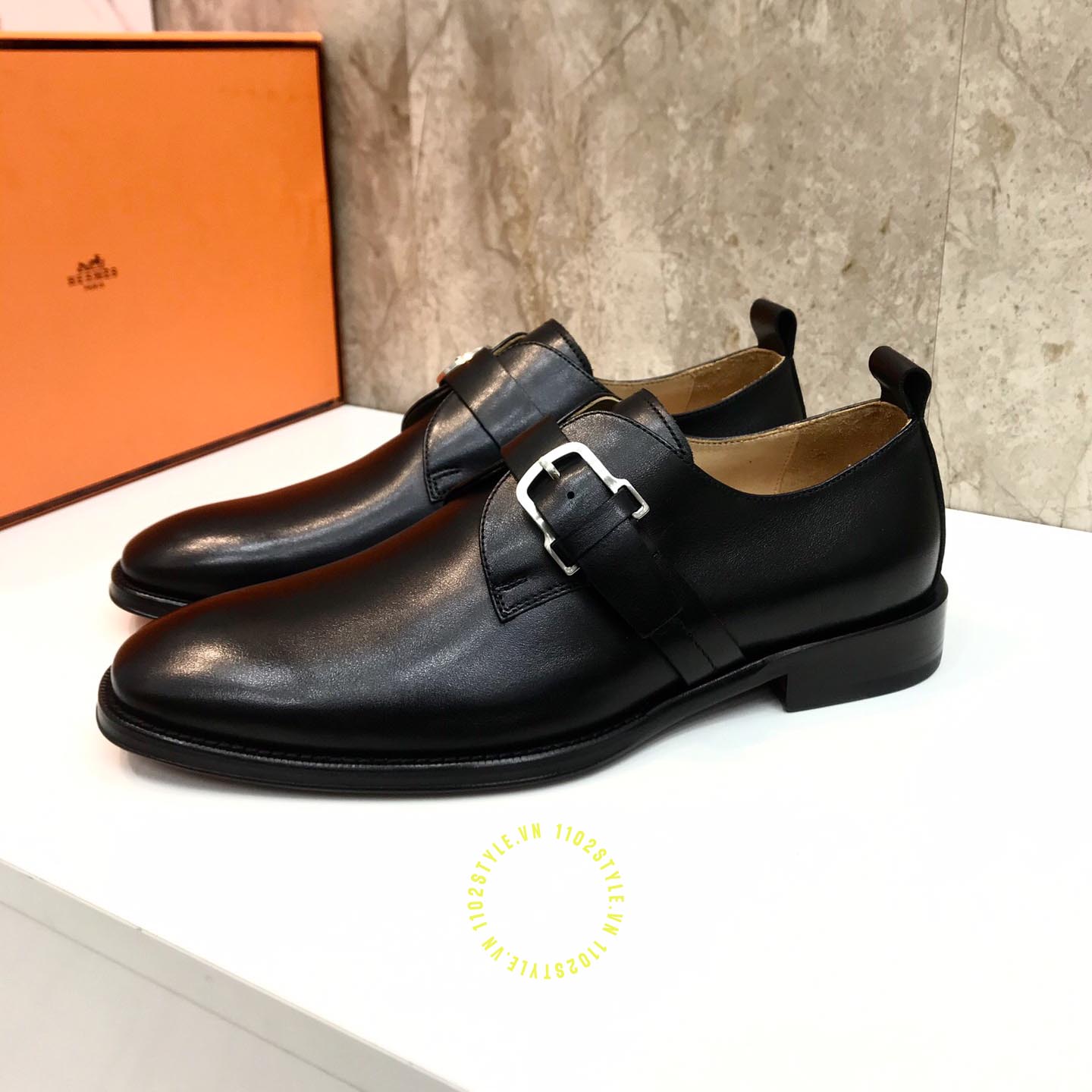 Kiểu dáng và thiết kế của đôi giày Hermes màu đen