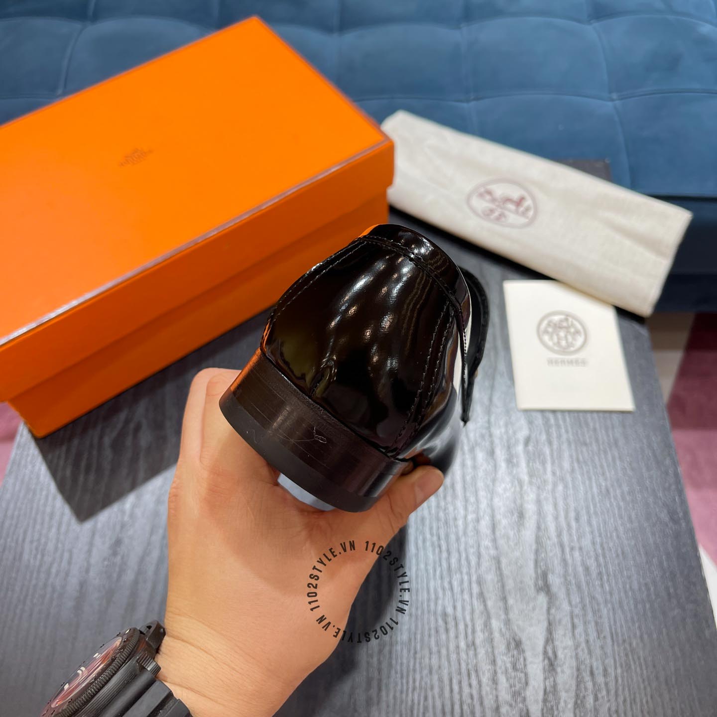 Độ hoàn thiện của giày lười Hermes màu nâu