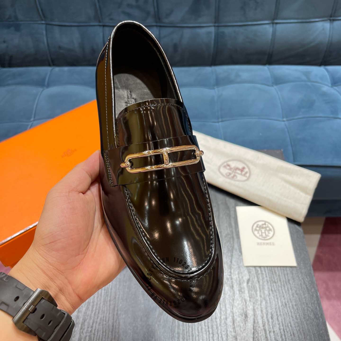 Màu sắc chủ đạo của giày lười Hermes màu nâu
