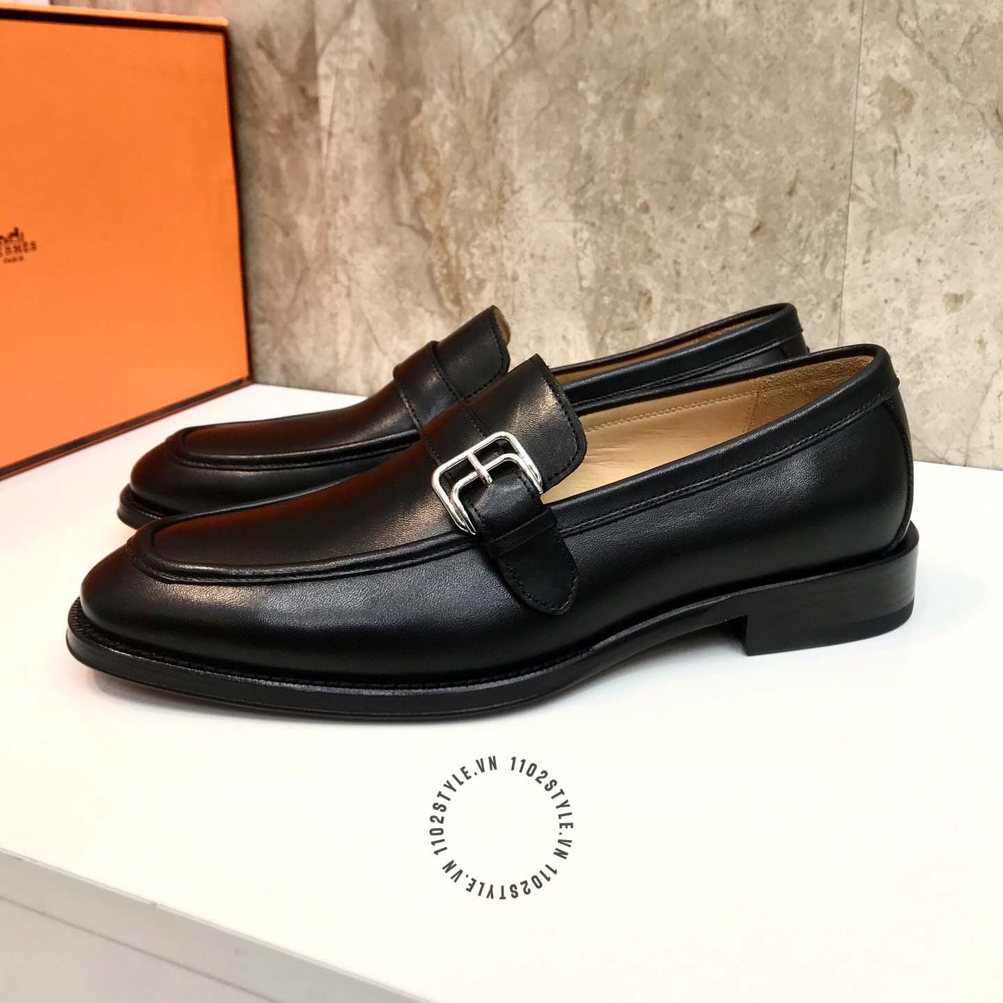 Kiểu dáng thiết kế của giày lười Hermes màu đen