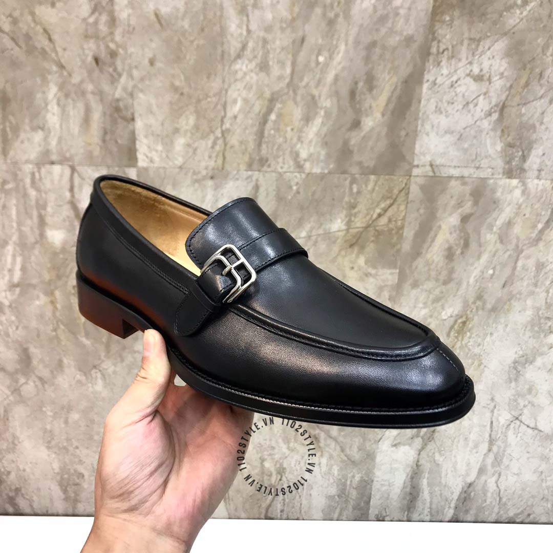 Màu sắc chủ đạo của giày lười Hermes màu đen