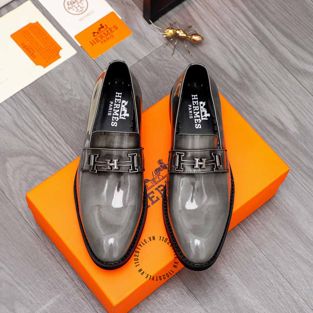 Chi tiết về đôi giày lười Hermes