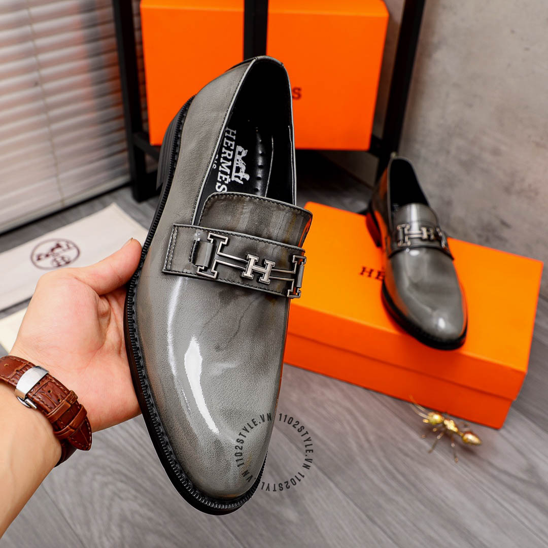 Kiểu dáng và thiết kế của đôi giày Hermes màu xám