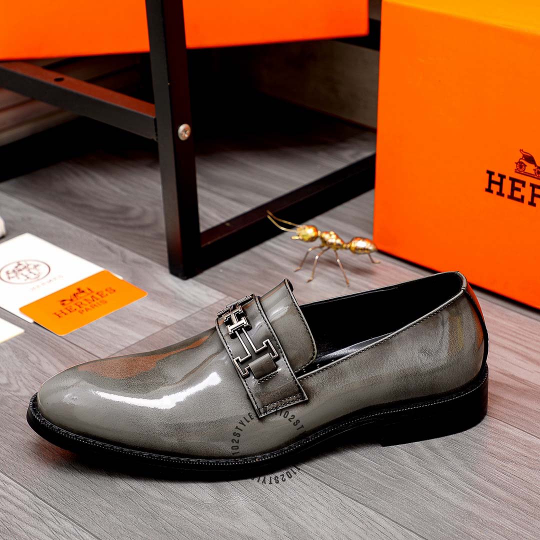 Màu sắc chủ đạo của đôi giày Hermes màu xám