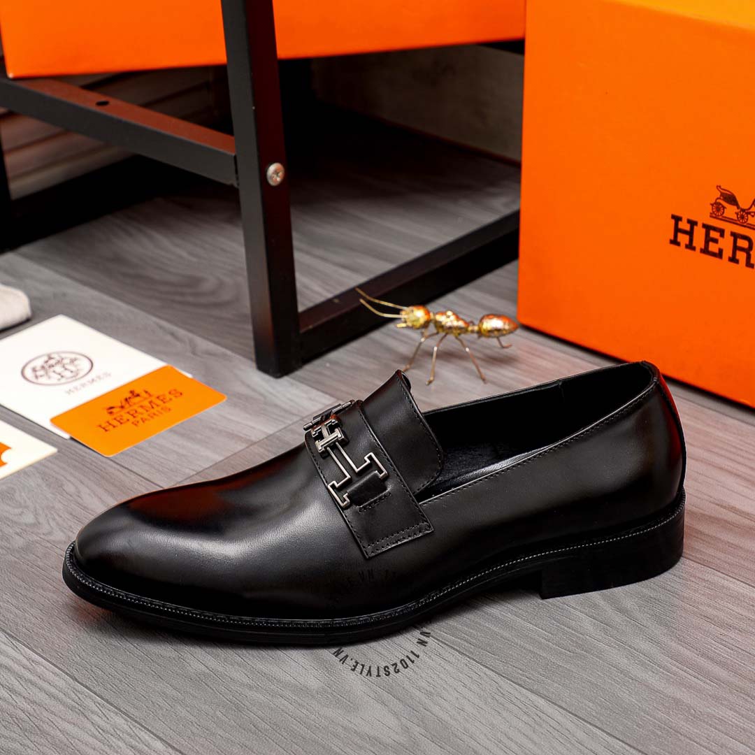 Giày Hermes màu đen có mức giá ưu đãi