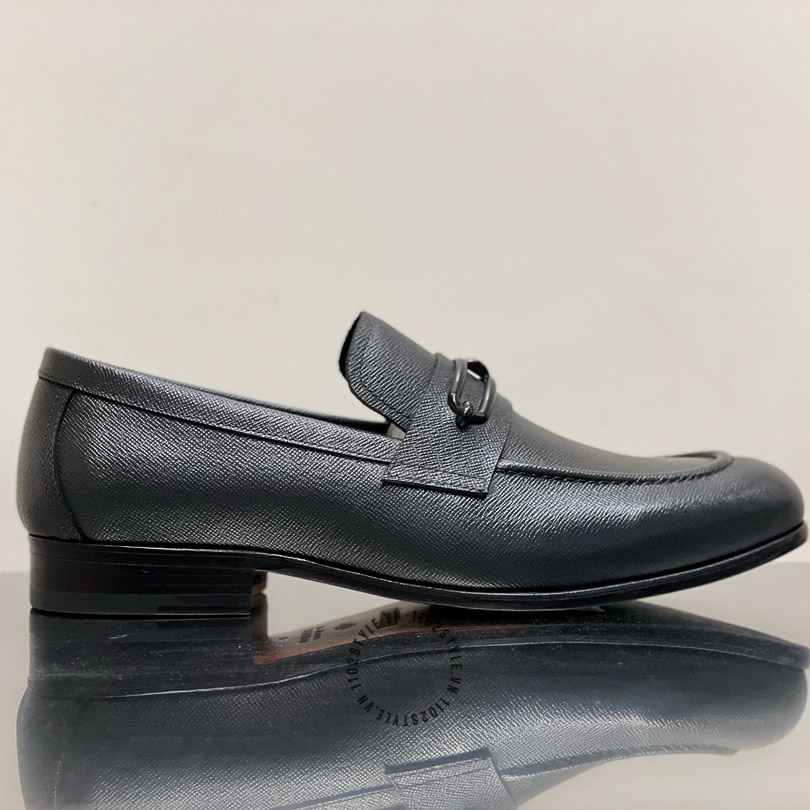 Chất liệu của đôi giày Hermes màu đen
