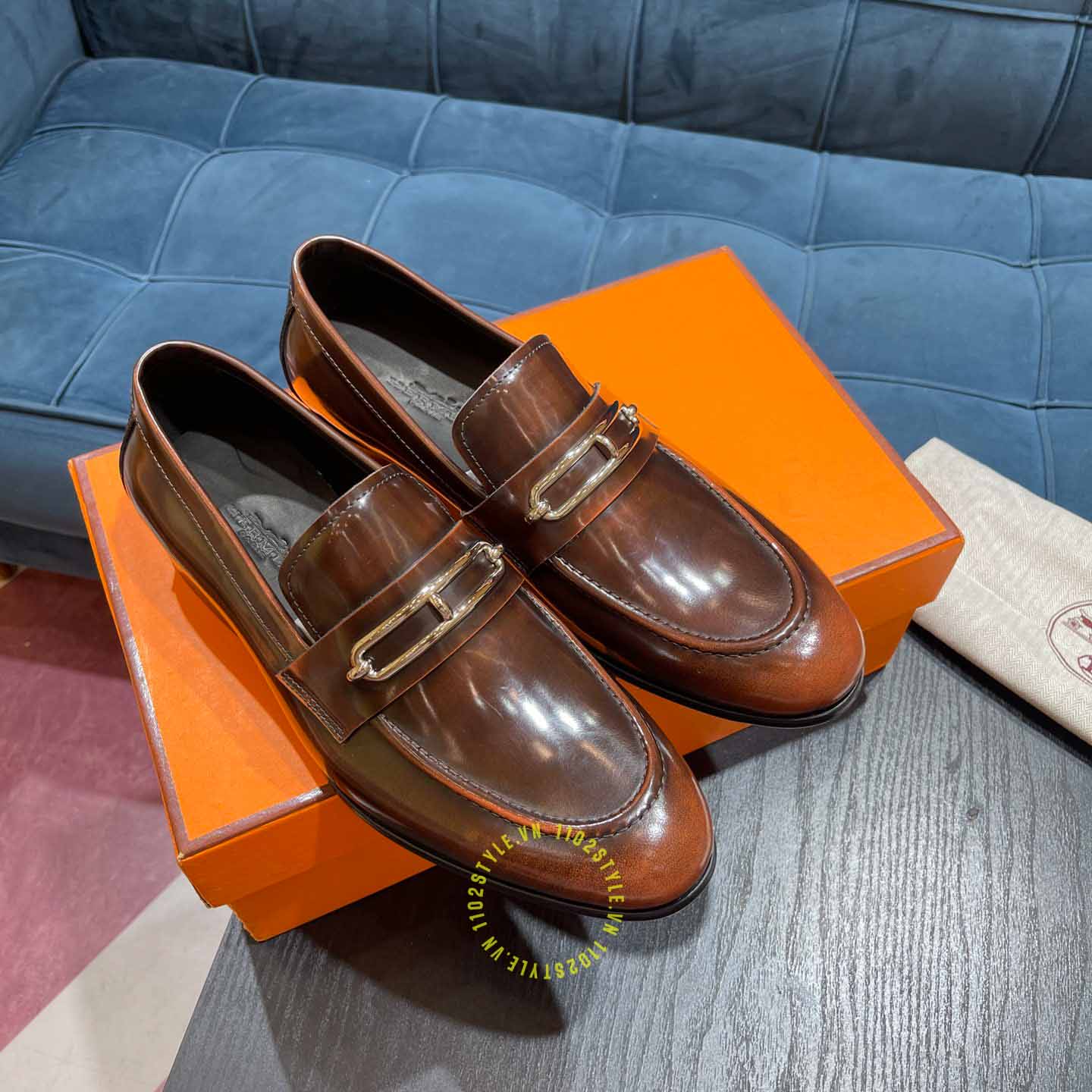 Màu sắc chủ đạo của đôi giày Hermes màu nâu