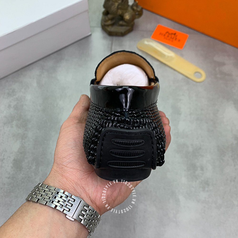 Độ hoàn thiện của đôi giày Hermes đen