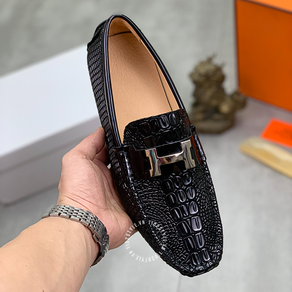 Chất liệu da của đôi giày Hermes đen