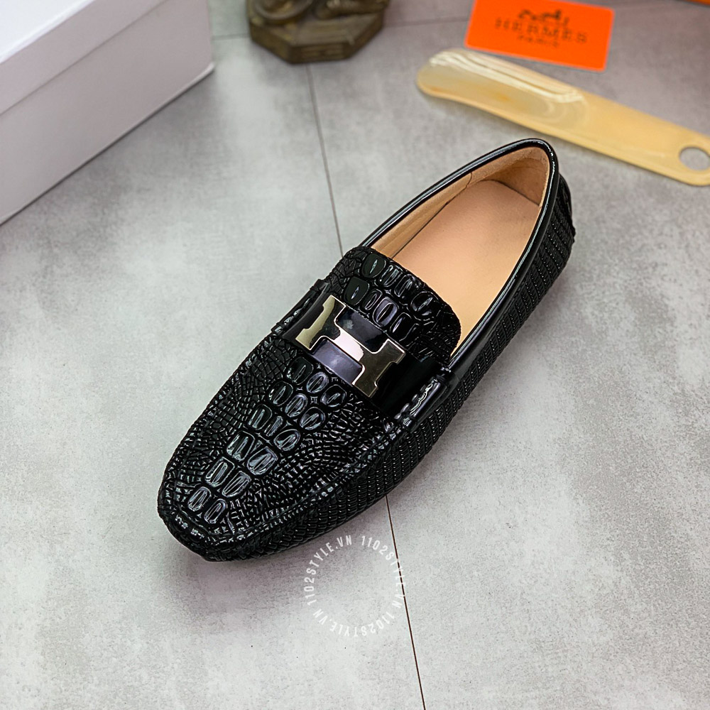 Màu sắc chủ đạo của đôi giày Hermes đen