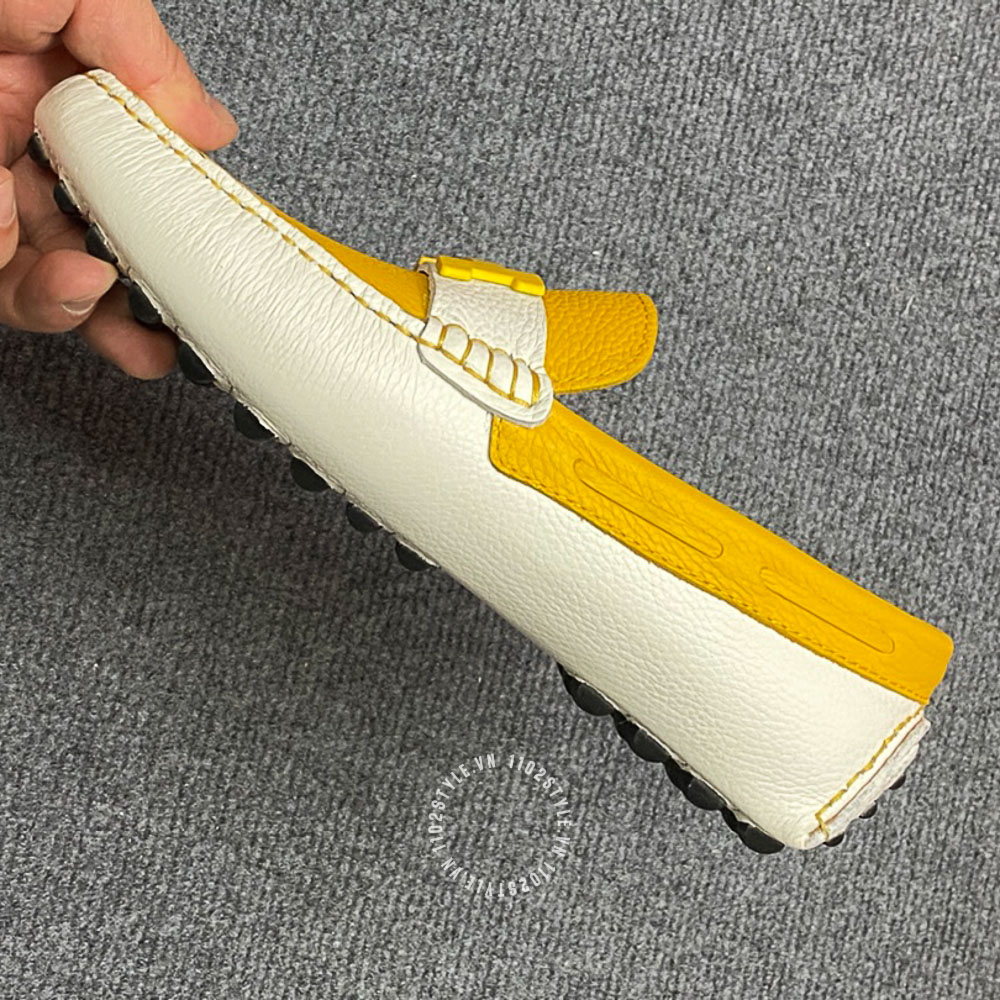 Độ hoàn thiện của đôi giày Hermes màu trắng