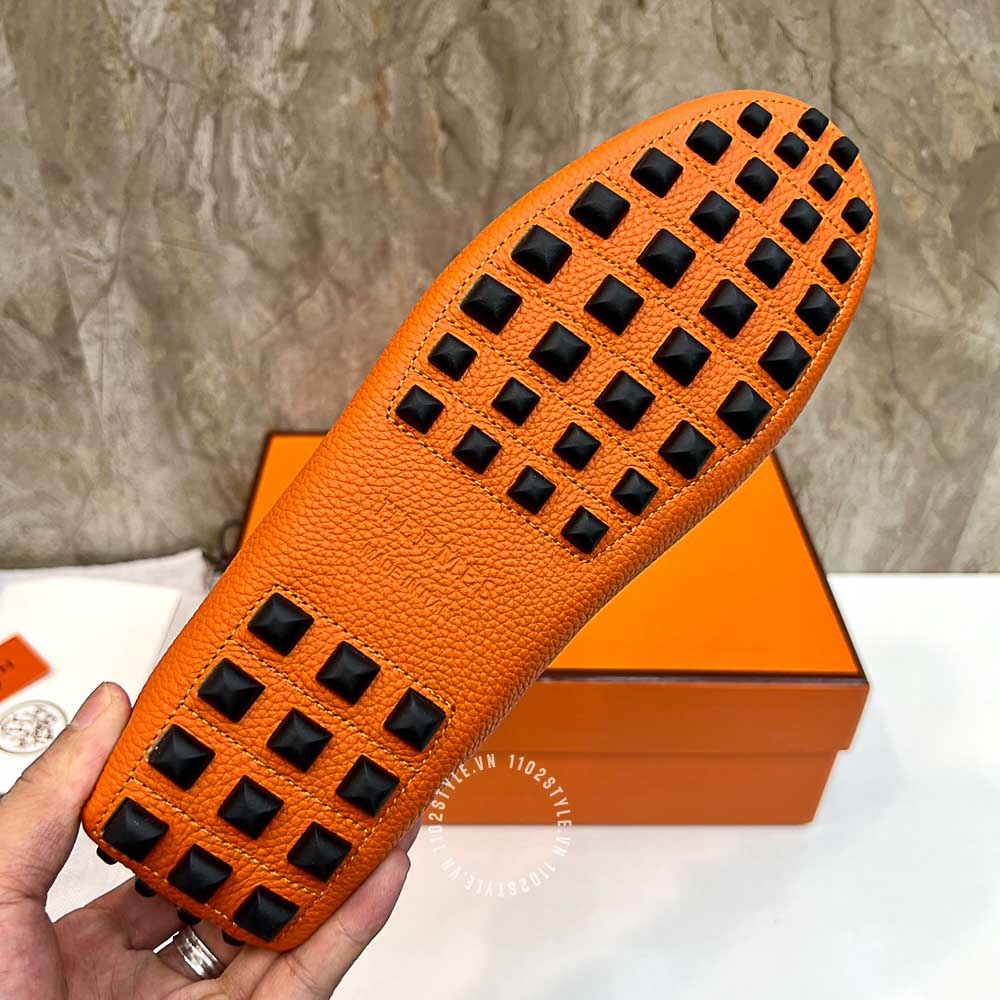 Độ hoàn thiện của đôi giày Hermes màu cam