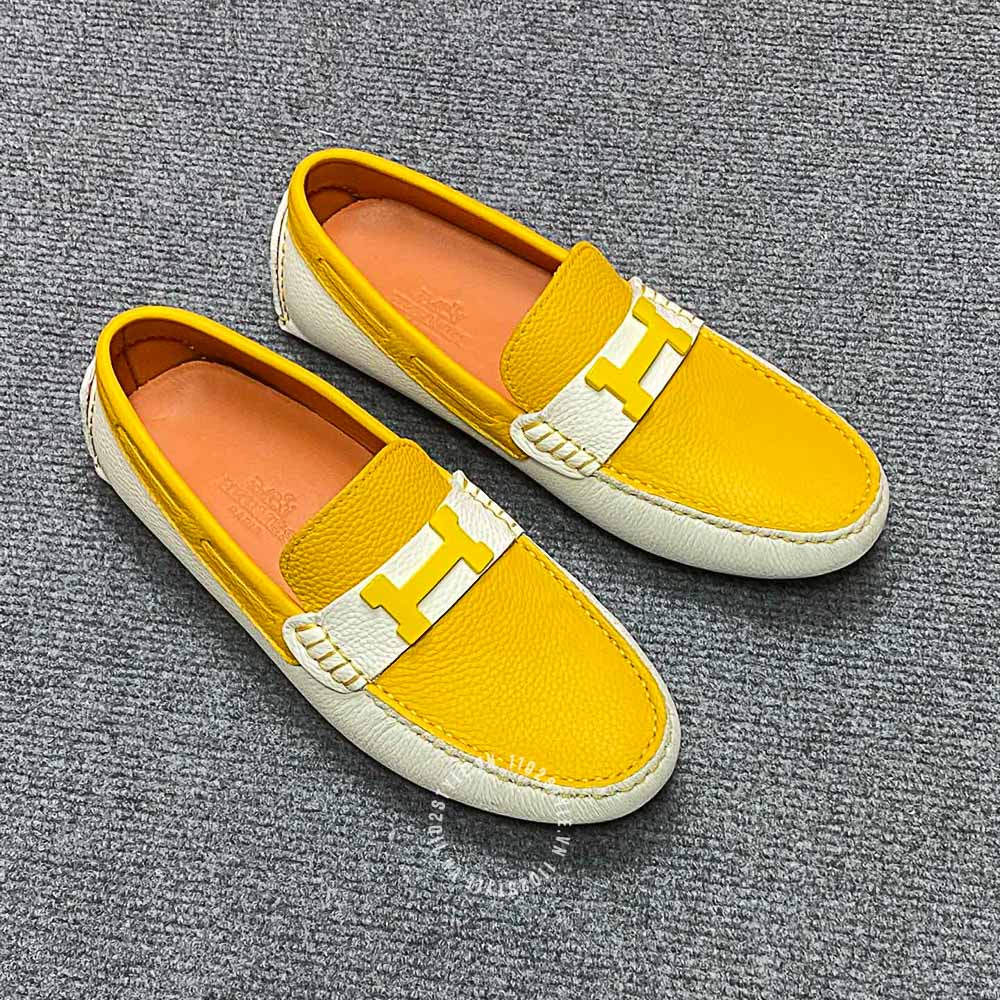 Chất liệu da của đôi giày Hermes màu trắng
