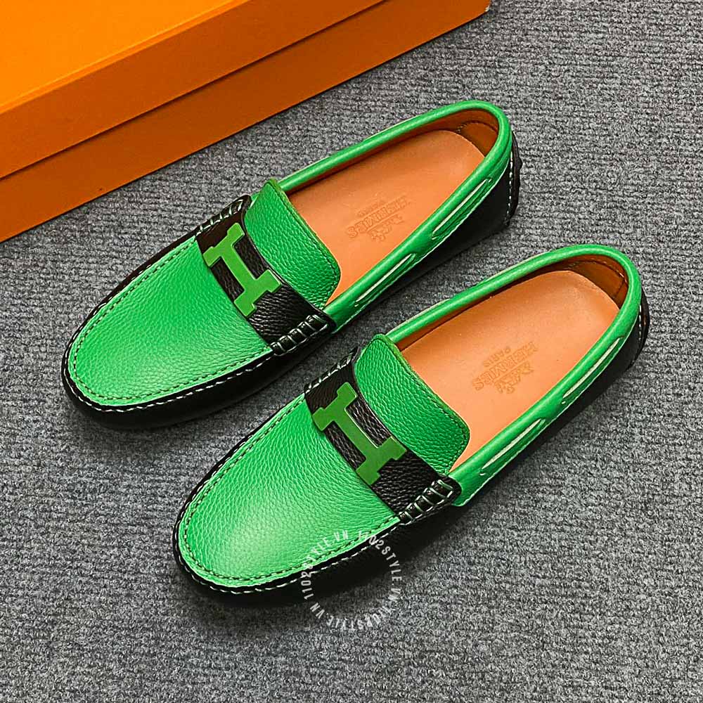 Đôi nét về chi tiết mẫu giày lười Hermes màu đen phối xanh lá