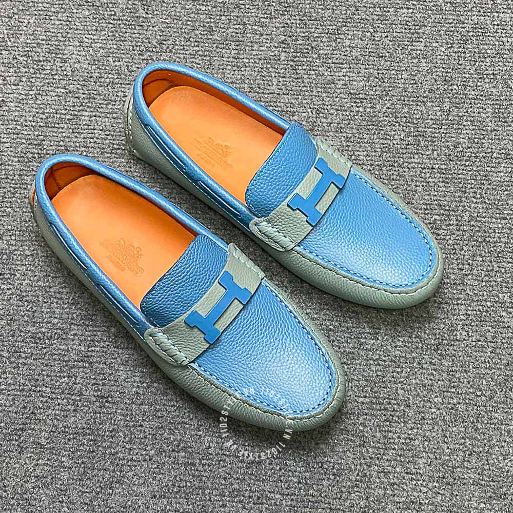 Kiểu dáng và thiết kế của đôi giày Hermes màu ghi phối xanh