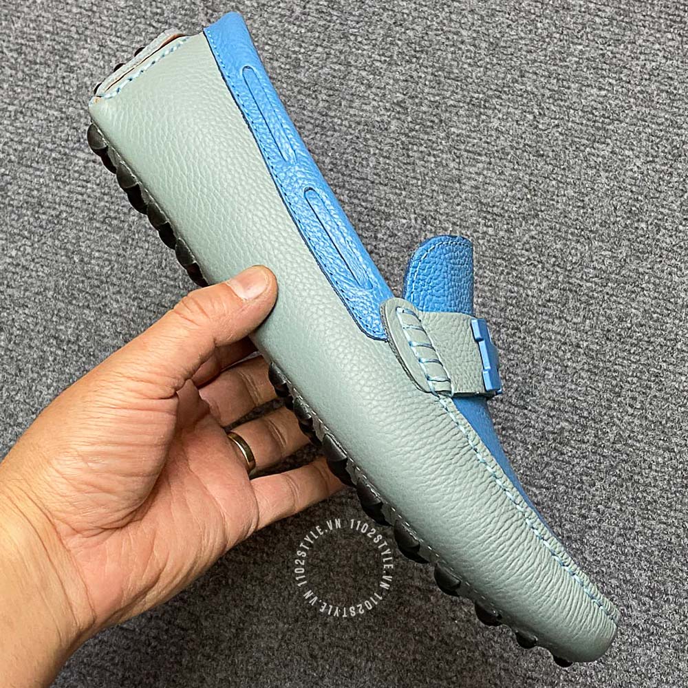 Chất liệu da của đôi giày Hermes màu ghi phối xanh