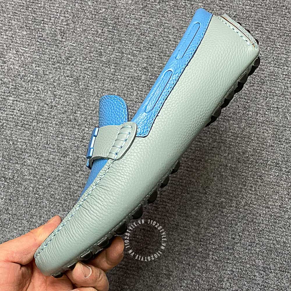 Màu sắc chủ đạo của đôi giày Hermes màu ghi phối xanh