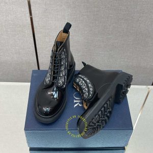 Giày Boot Dior da màu đen bóng họa tiết Monogram replica - Ảnh 2
