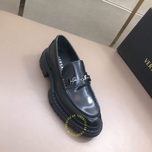 Giày Loafer Versace nam da đen trơn logo kim loại super fake - Ảnh 3