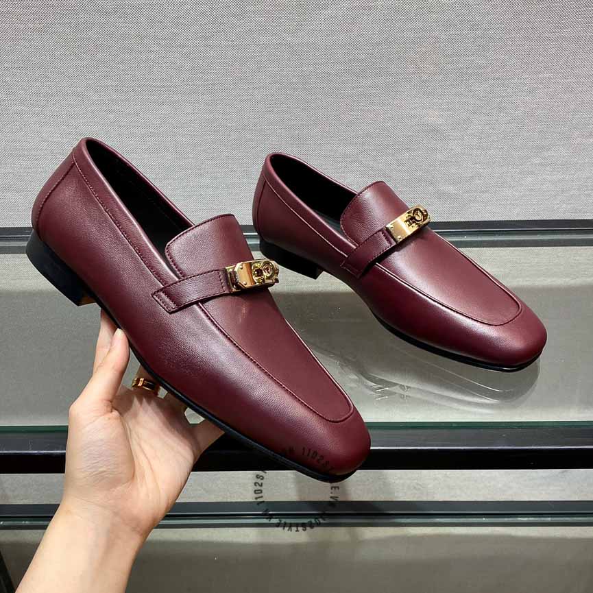 Chất liệu da của đôi giày lười Hermes