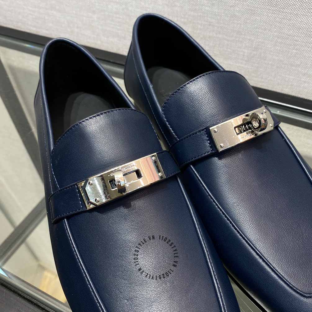 Chất liệu da của đôi giày lười Hermes