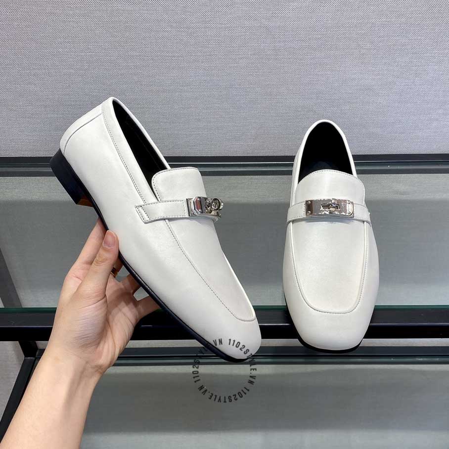 Chất liệu da của đôi giày lười Hermes