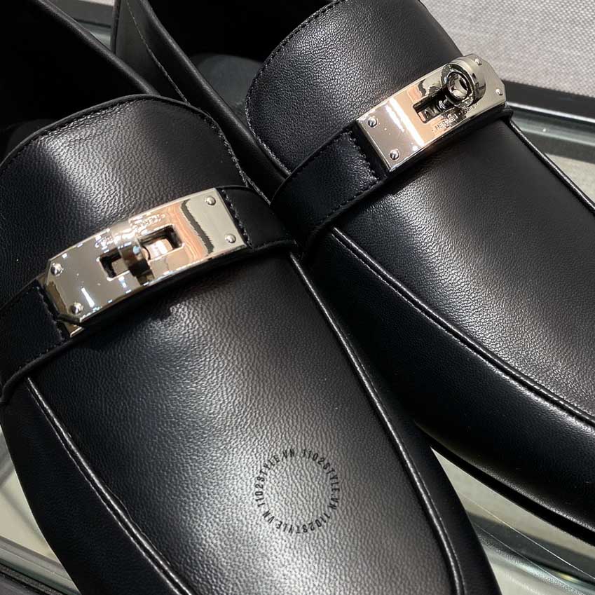 Màu sắc chủ đạo của đôi giày lười Hermes