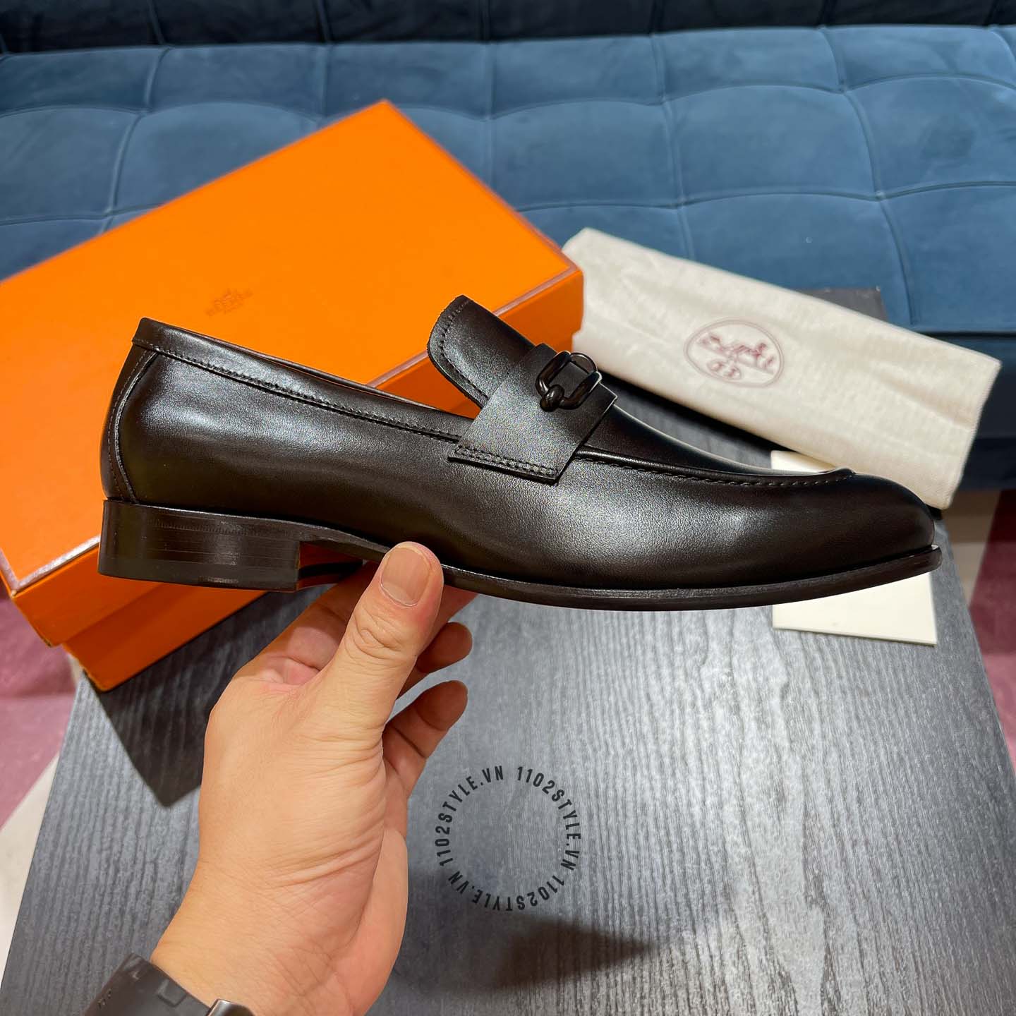 Màu sắc chủ đạo của đôi giày Hermes màu nâu