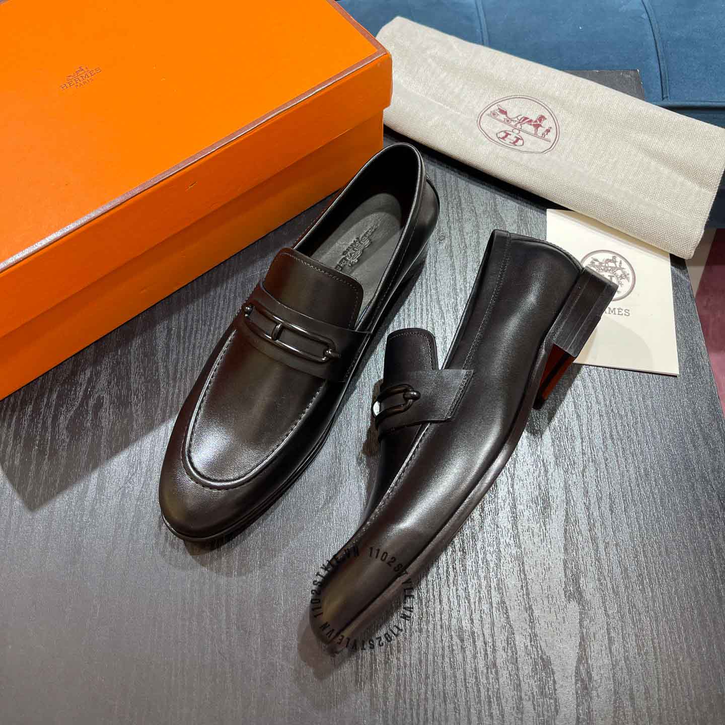 Độ hoàn thiện của đôi giày Hermes màu nâu