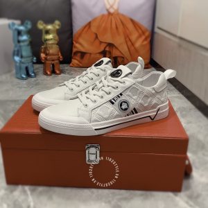 Giày thể thao nam Versace màu trắng logo V hàng hiệu - Ảnh 3