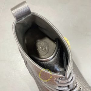 Boot Versace nam hàng hiệu màu đen da sần giá tốt - Ảnh 8