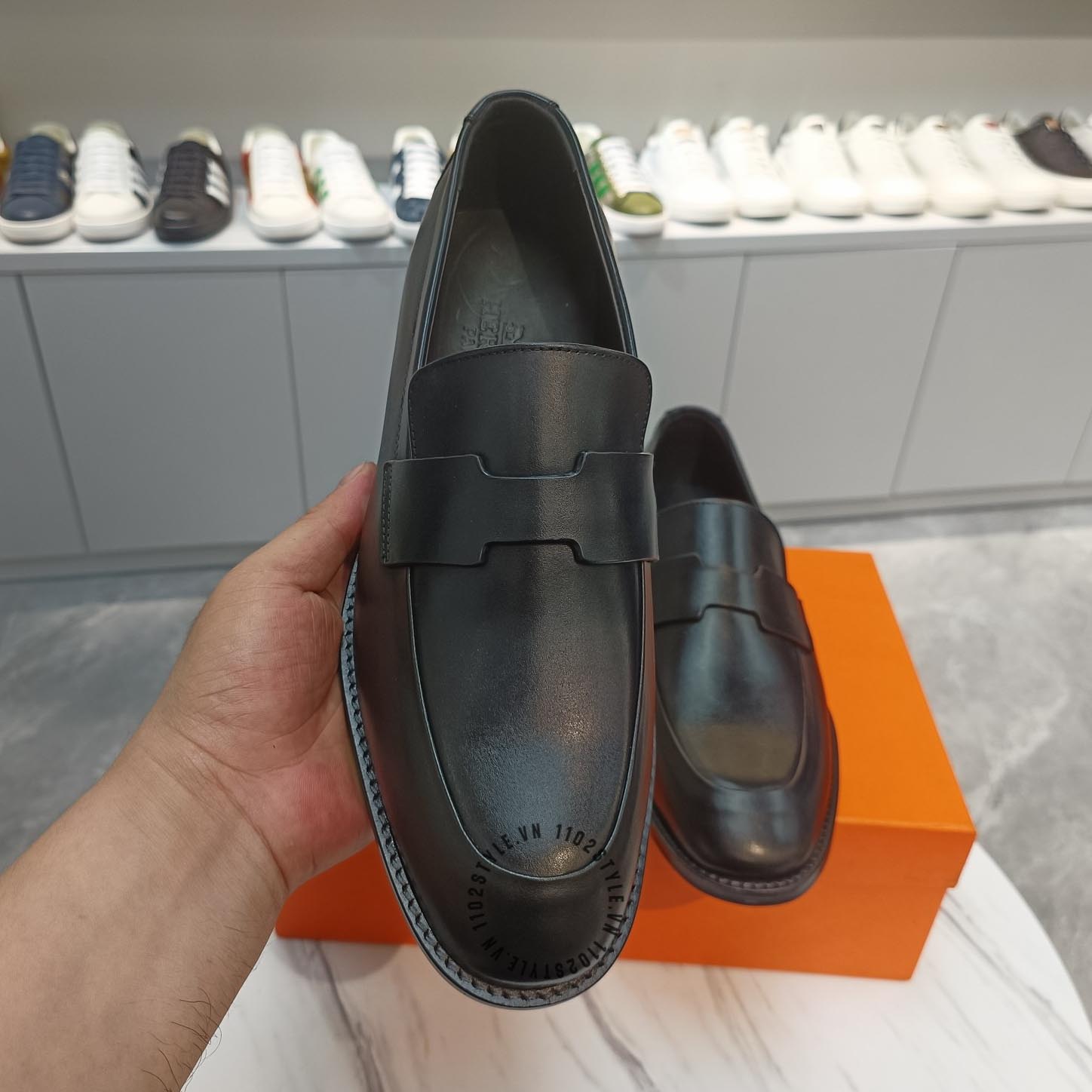 Chất liệu da của đôi giày lười Hermes