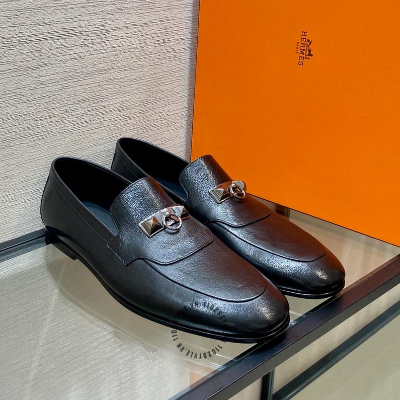 Màu sắc chủ đạo của đôi giày lười Hermes