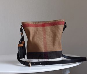 Túi Burberry nữ đeo chéo quai đen chất canvas replica 1:1 chính hãng - Hình ảnh 3
