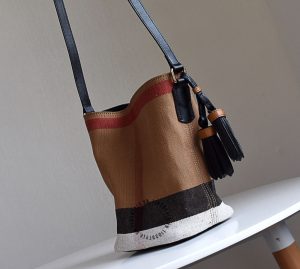 Túi Burberry nữ đeo chéo quai đen chất canvas replica 1:1 chính hãng - Hình ảnh 5
