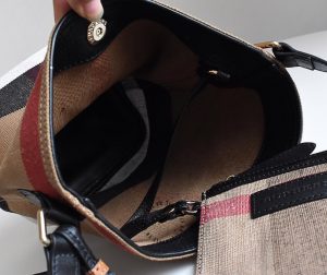 Túi Burberry nữ đeo chéo quai đen chất canvas replica 1:1 chính hãng - Hình ảnh 9
