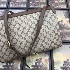Túi xách đeo chéo nữ Gucci màu ghi họa tiết Monogram - Ảnh 3