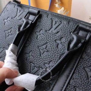 Túi xách Louis Vuitton nam da sần họa tiết monogram hàng hiệu - Hình ảnh 4