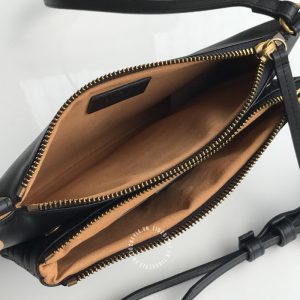 Túi đeo chéo Gucci nữ màu đen logo GG rep 1:1 chính hãng - Hình ảnh 4