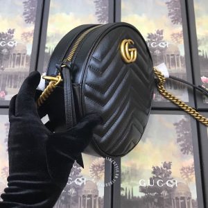 Túi đeo chéo Gucci nữ màu đen logo GG hàng hiệu - Hình ảnh 4